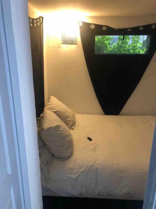 Logement Appartement Bourget เลอบูร์เช ภายนอก รูปภาพ